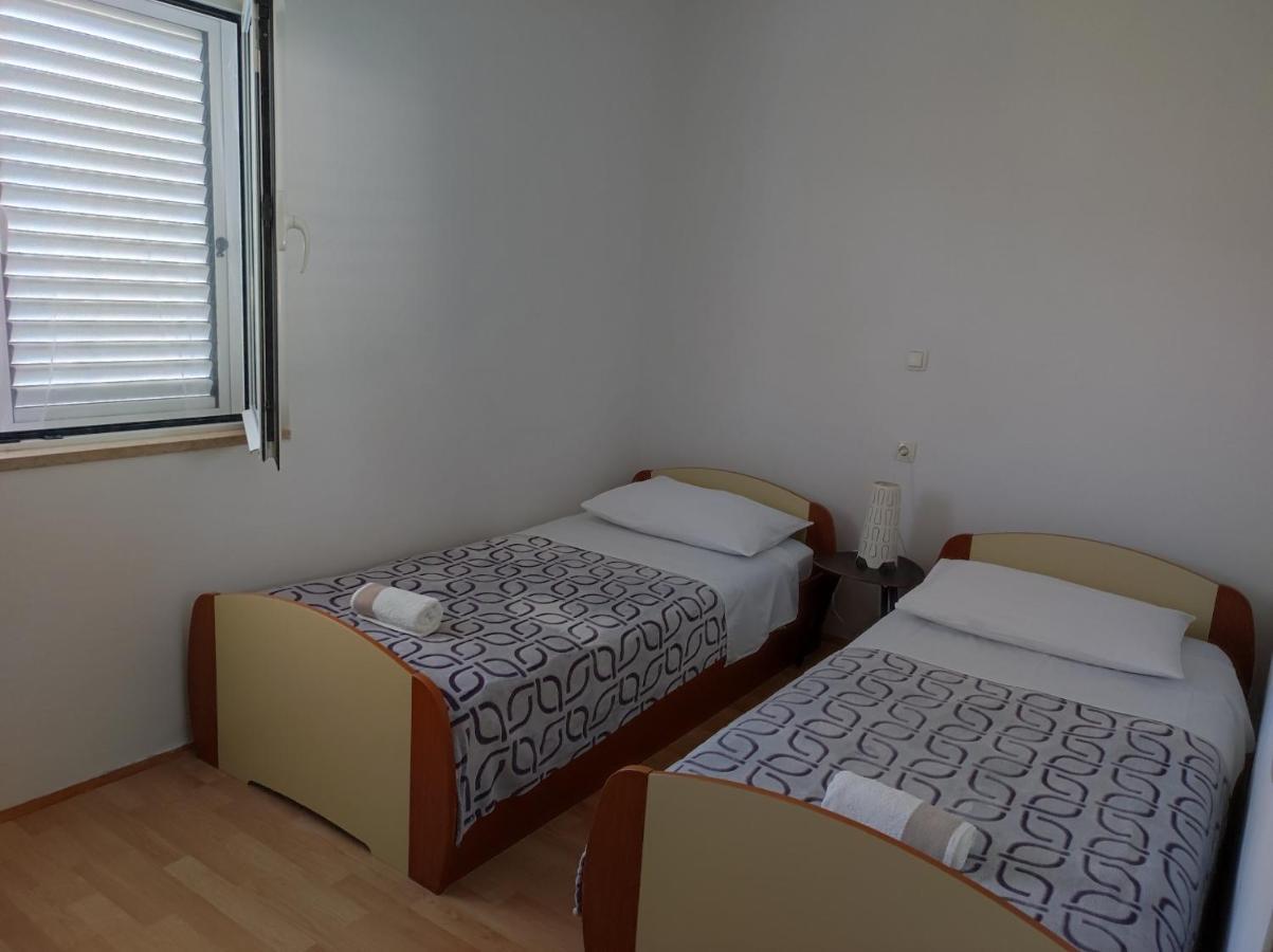 Apartments Kampor Damira Rab Town Exterior foto